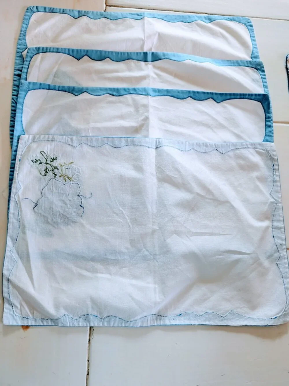 VTG Hand Embroidered Appliqué Linen Placemats Napkins Set 4 Blue Floral Cottage